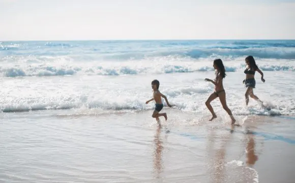 travelling children israel medical advice | Tel Aviv Doctor A child travelling in Israel — paediatric travel-health advice
