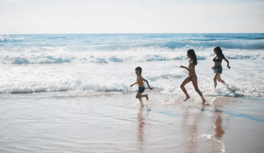 travelling children israel medical advice | Tel Aviv Doctor A child travelling in Israel — paediatric travel-health advice